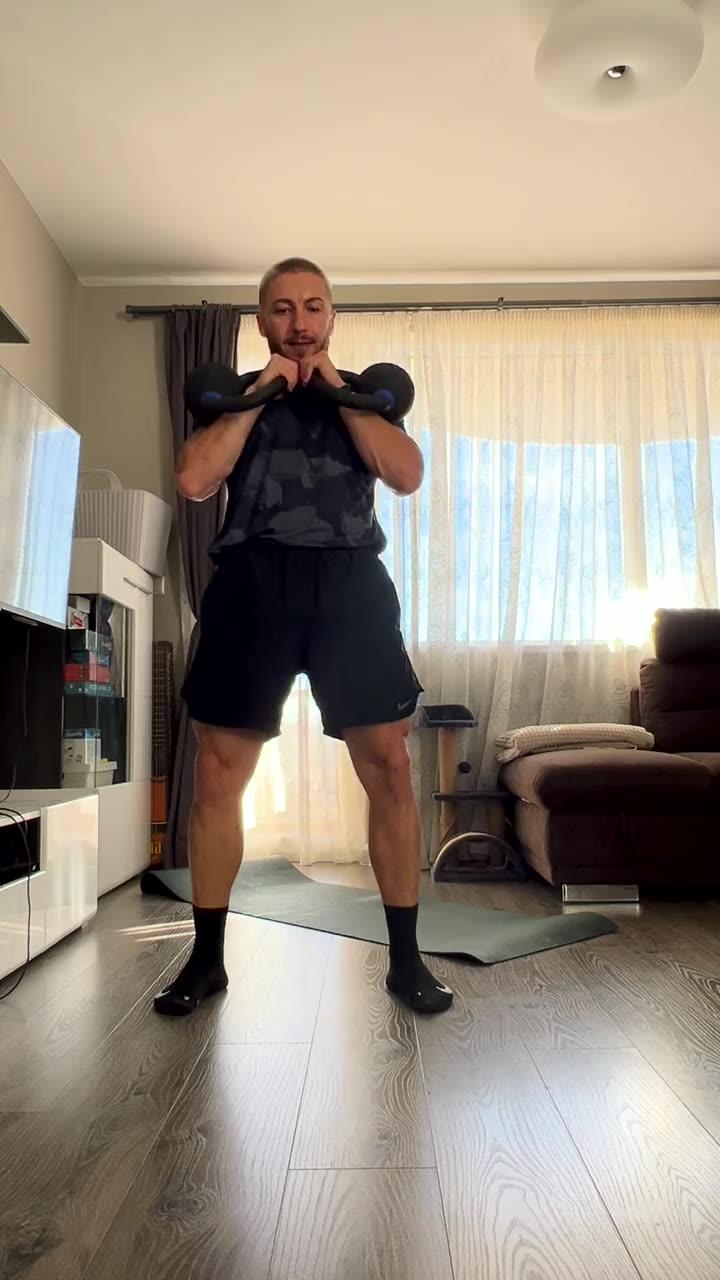 Доси, треньорът в Atom Training